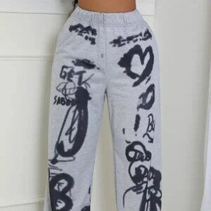 Wide-leg sweatpants with a high elastic waistband